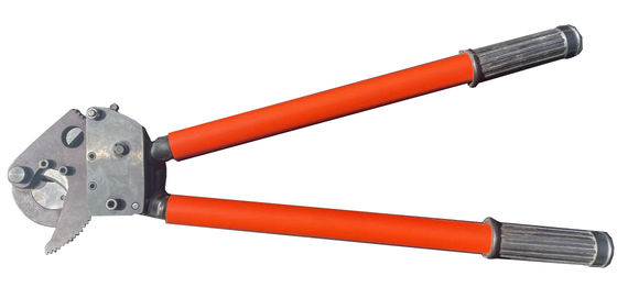 Insulated spin wheel type scissors for steel strand
