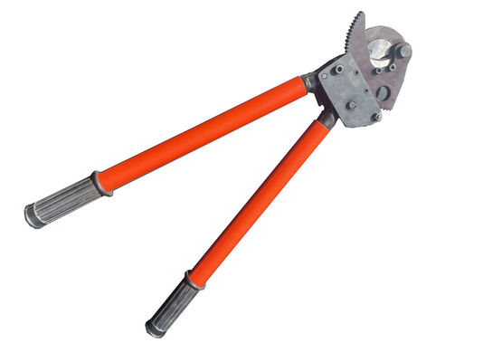 Insulated spin wheel type scissors for steel strand